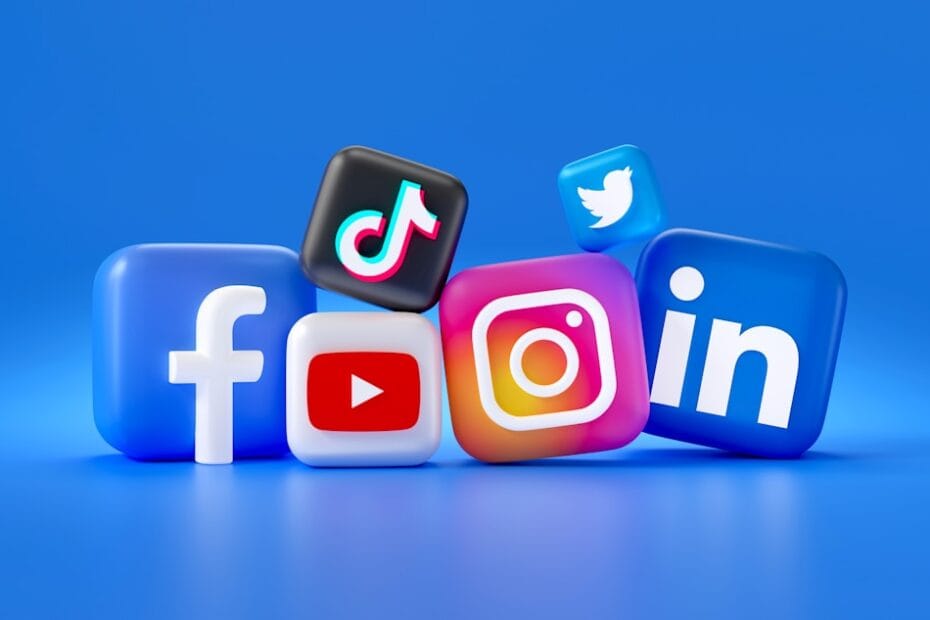 Verschillende social media logos voor recruitment via sociale netwerken