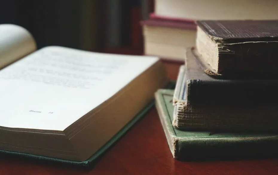 Top 10 vakboeken voor recruiters op een bureau